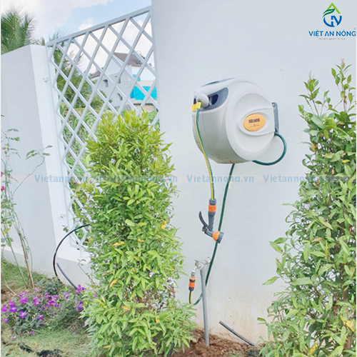 Tưới nhỏ giọt tự động cùng bộ hẹn giờ G75C cho cảnh quan biệt thự ở Bảo Lộc