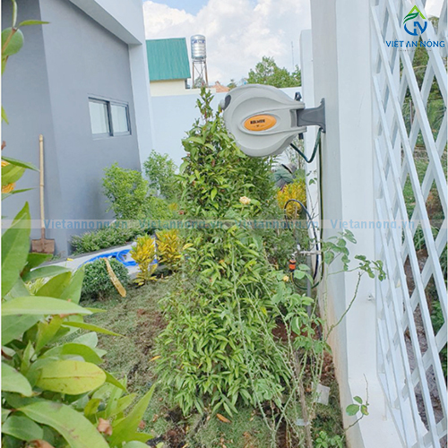 Tưới nhỏ giọt tự động cùng bộ hẹn giờ G75C cho cảnh quan biệt thự ở Bảo Lộc