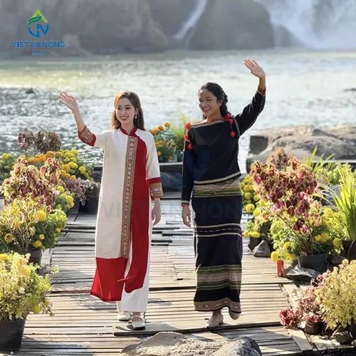 Đại sứ truyền thông Lễ hội Cà phê Buôn Ma Thuột lần thứ 9 năm 2025 H’Hen Niê và Đinh Thị Hoa