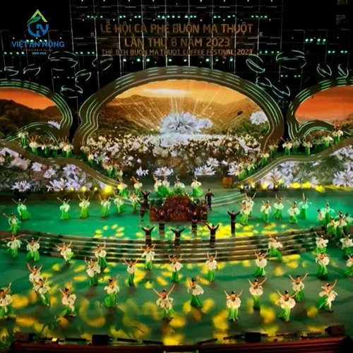 VIET AN NONG DONG HANH CUNG LE HOI CA PHE BUON MA THUOT