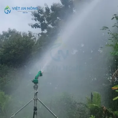 cach-chon-bec-tuoi-phun-mua-phu-hop-voi-moi-loai-dat-va-cay-trong