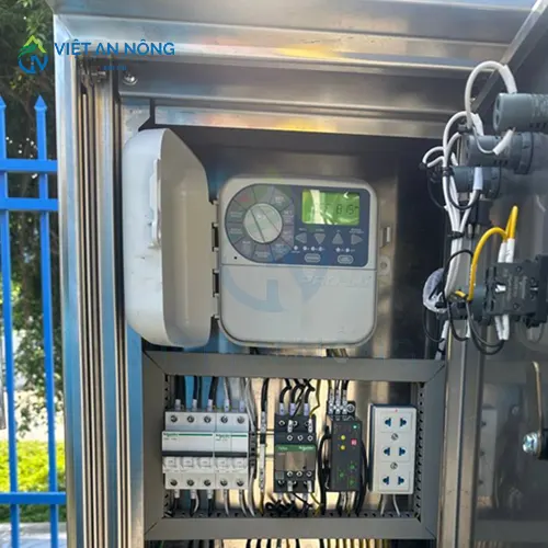 giai-phap-tuoi-ket-hop-bon-phan-tu-dong-cho-cay-vai