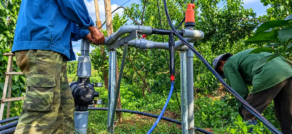 Bảng Giá Bộ Châm Phân Tự Động Mới Nhất 2026 – 2027 2 Thi công lắp đặt thực tế bộ châm phân Venturi AQUA cho hệ thống tưới tự động